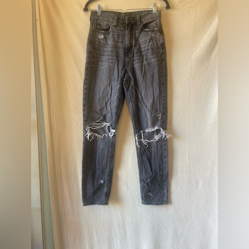 American Eagle Black  Highest‎ Rise Mom Jean Size 0 Distressed Ripped Knees
